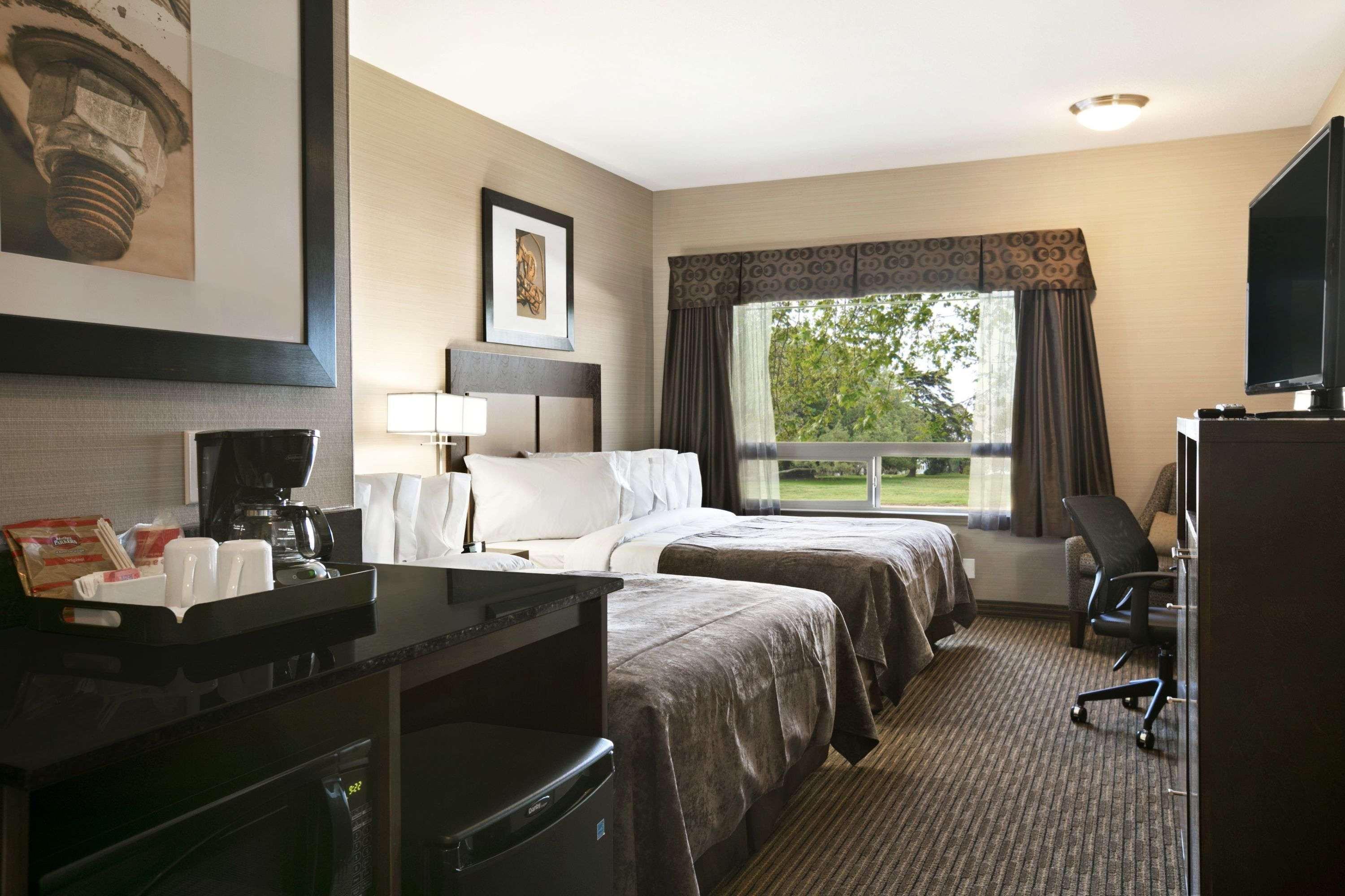 Ramada By Wyndham Conklin Hotel Exterior photo